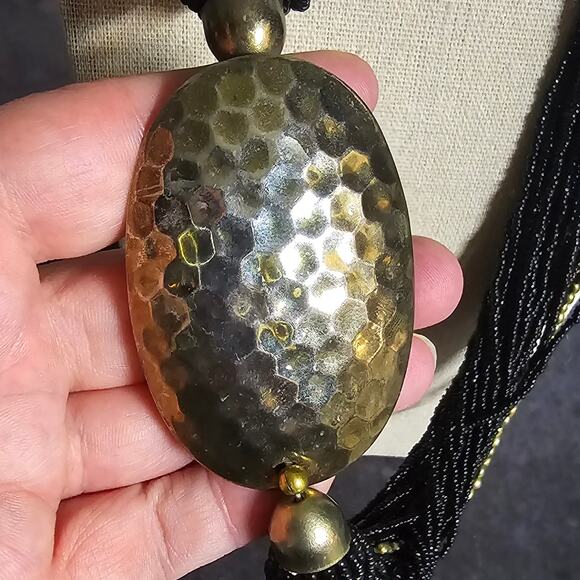 VINTAGE 1990s seed bead multistrand necklace with hammered gold tone statement - Picture 2 of 7